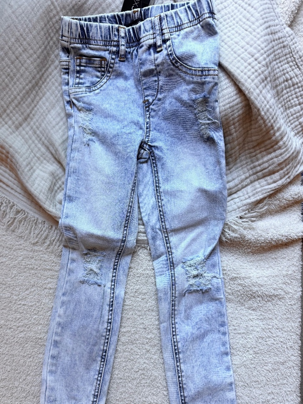 LENOX JAMES Ultra Light Distressed Jeans